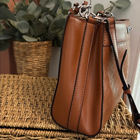 NWOT Guess Hillsdale Elegant Dark tan braided chain detail crossbody satchel bag - Picture 7 of 13